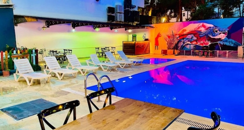 KONYAALTI ALTIN KUMDA OTEL1+1 ultralüx havuz manzaralı aile odası